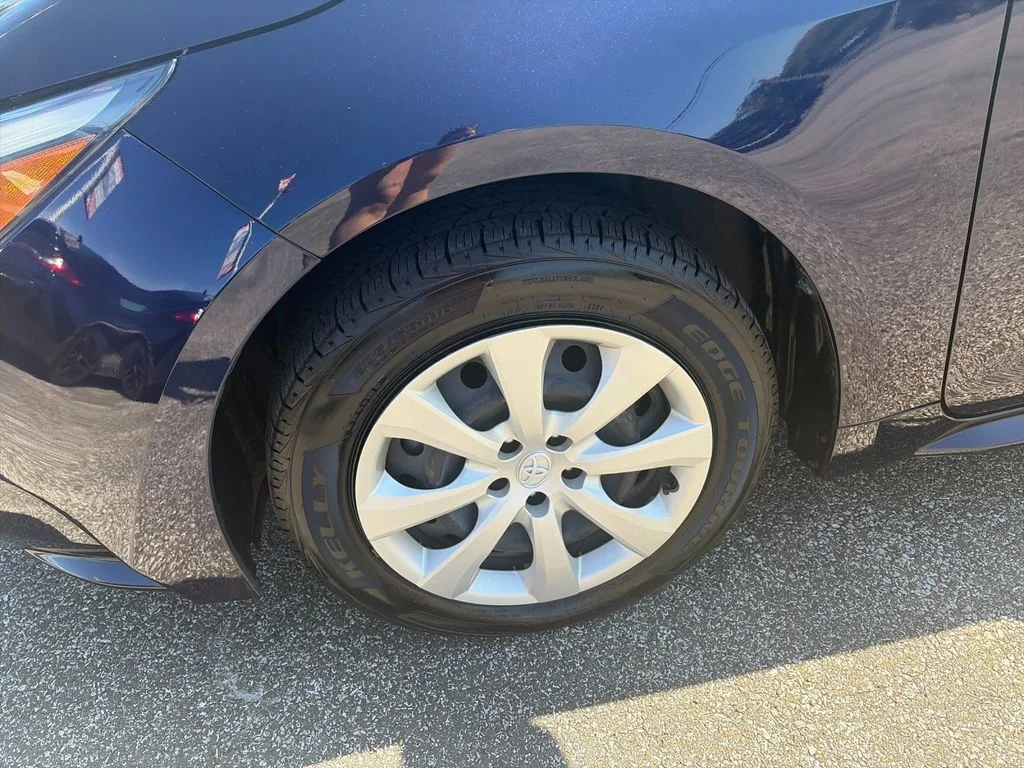 Used 2024  Toyota LE image 32