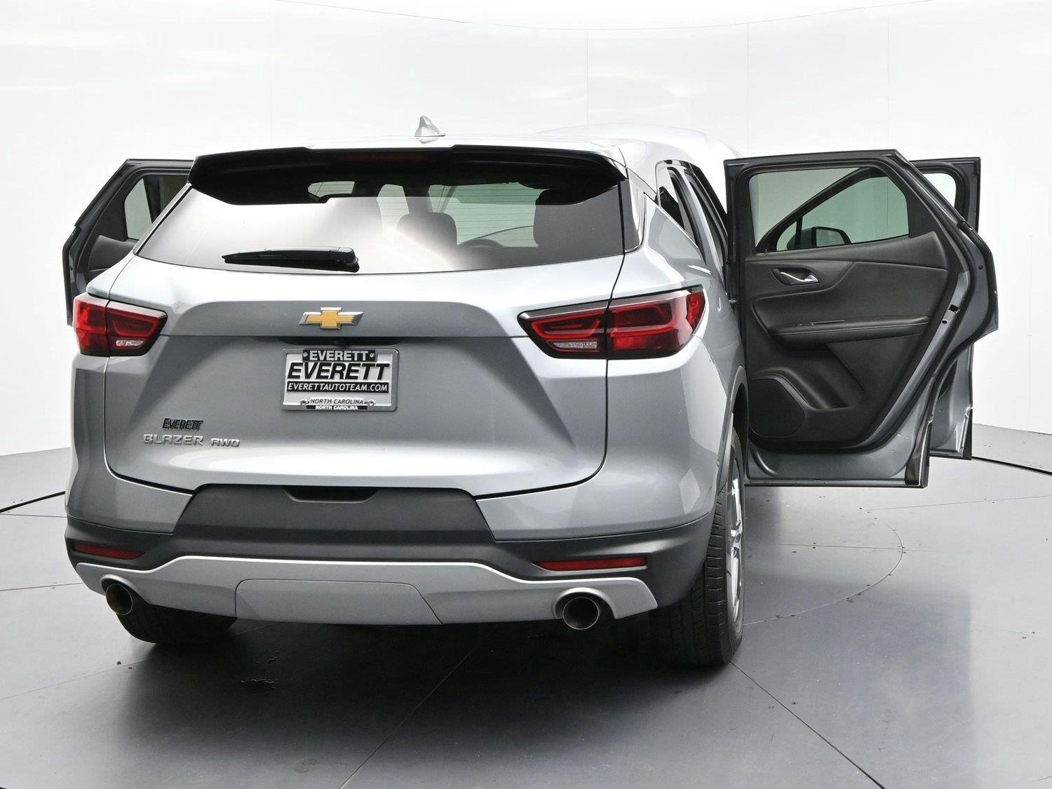 Used 2025 Sterling Gray Metallic Chevrolet 2LT image 40