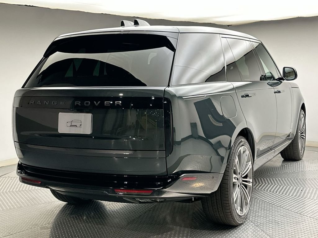 New 2026 Belgravia Green Land Rover SE image 3