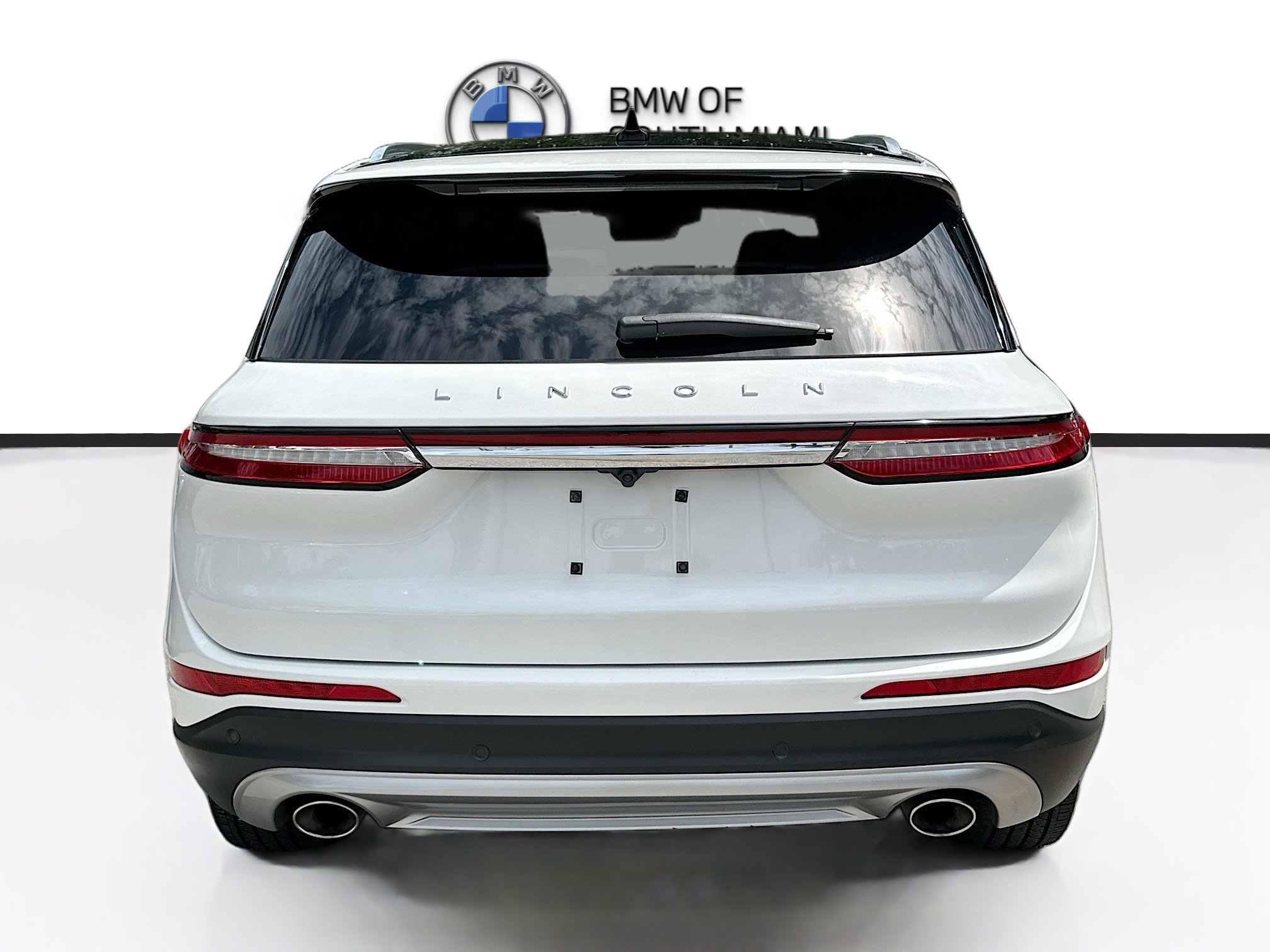 Used 2024 White Metallic Lincoln Reserve image 6