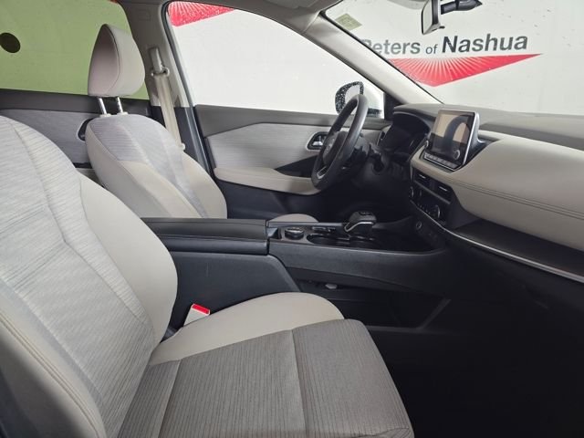 Used 2023 Pearl White Nissan SV image 3