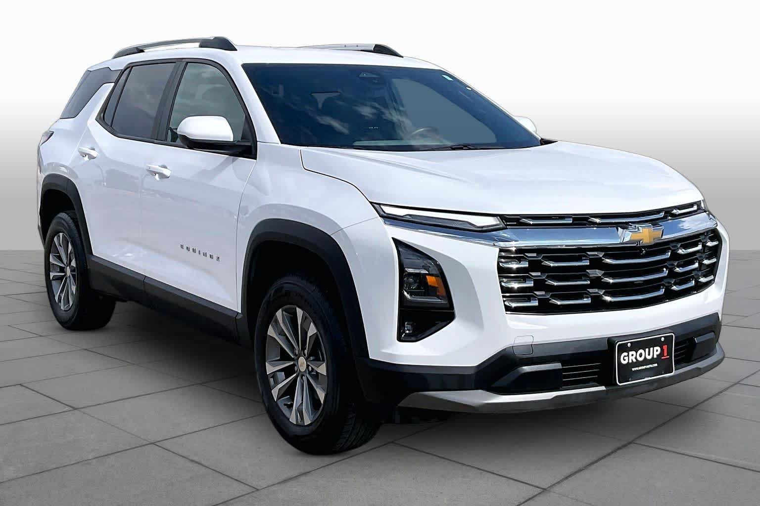 Used 2025 Summit White Chevrolet FWD LT image 3