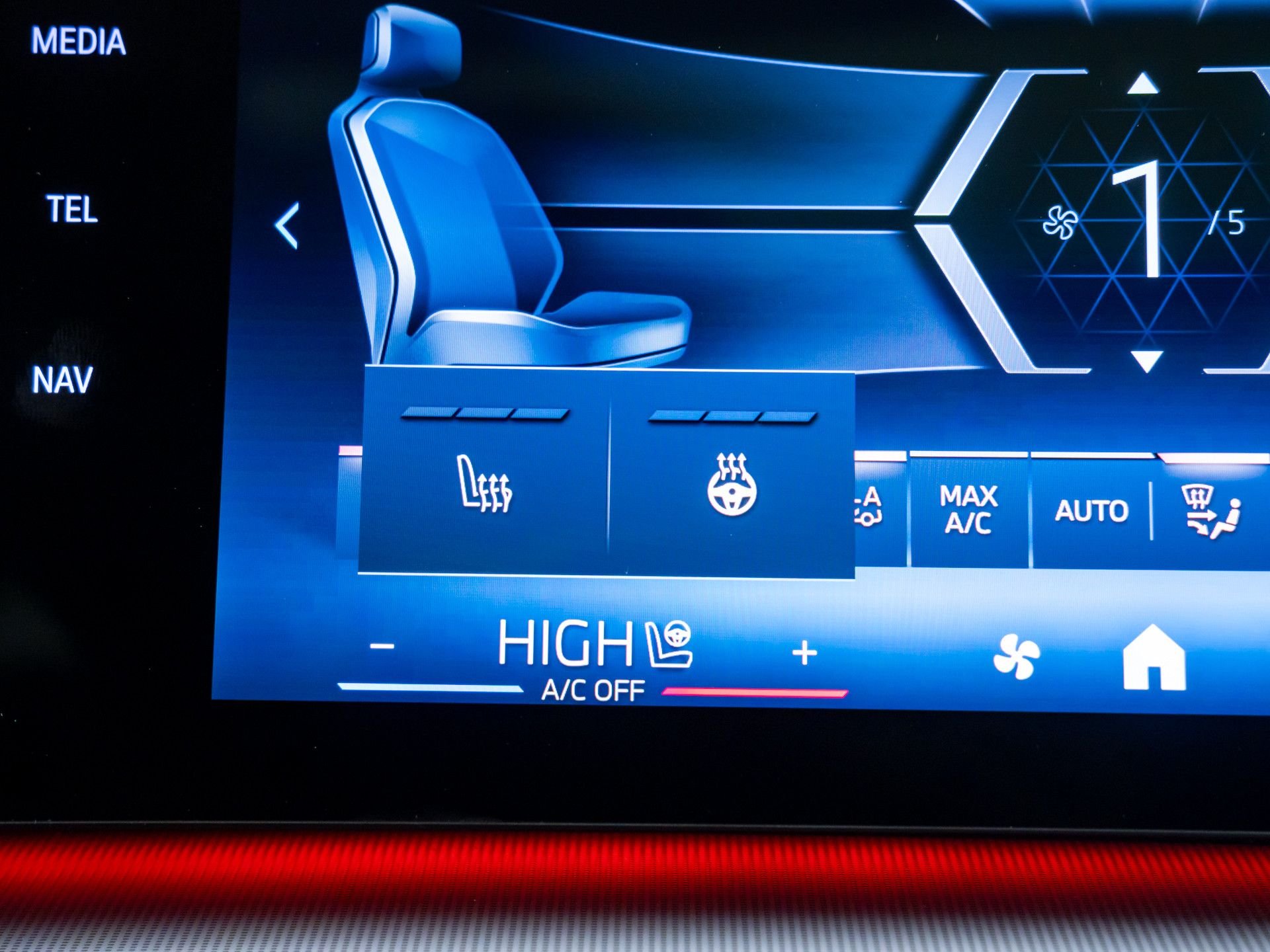 2025 BMW X1 28i - Photo 25