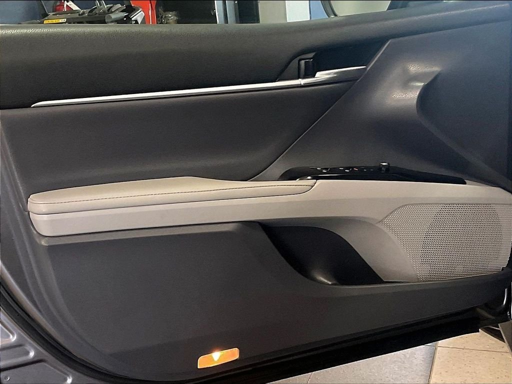 Used 2019 Gray Toyota XLE image 9