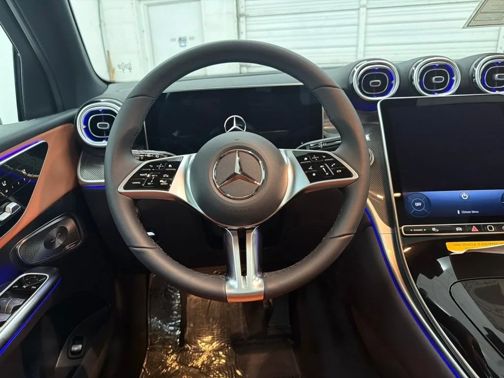 New 2027 White Mercedes-Benz GLC 300 image 22