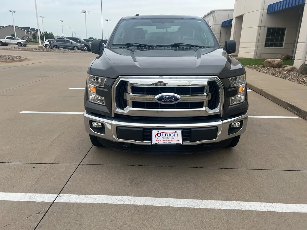 Used 2016 Magnetic Metallic Ford XLT image 3