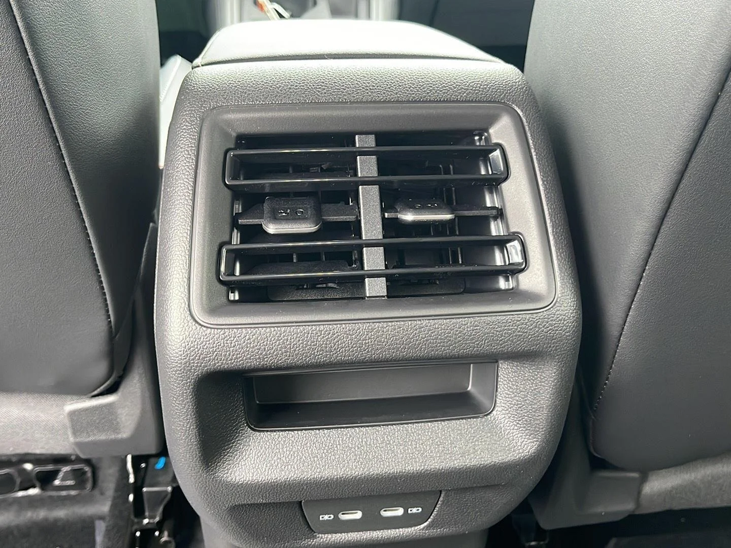 New 2026 Platinum Gray Metallic Volkswagen SE image 17