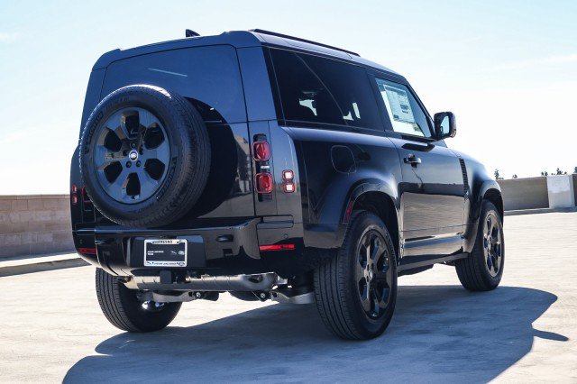 Certified Used 2025 Black Land Rover X-Dynamic SE image 4