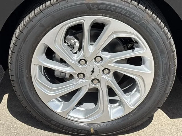 2027 Chevrolet Bolt LT - Photo 10