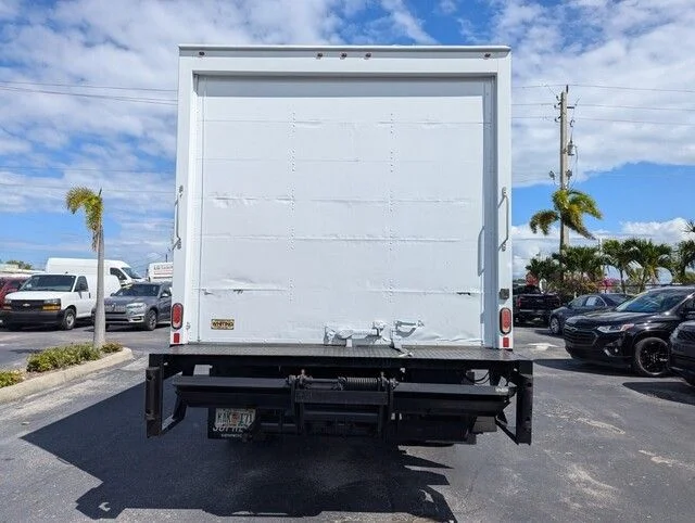 Used 2018  Ford XL image 5