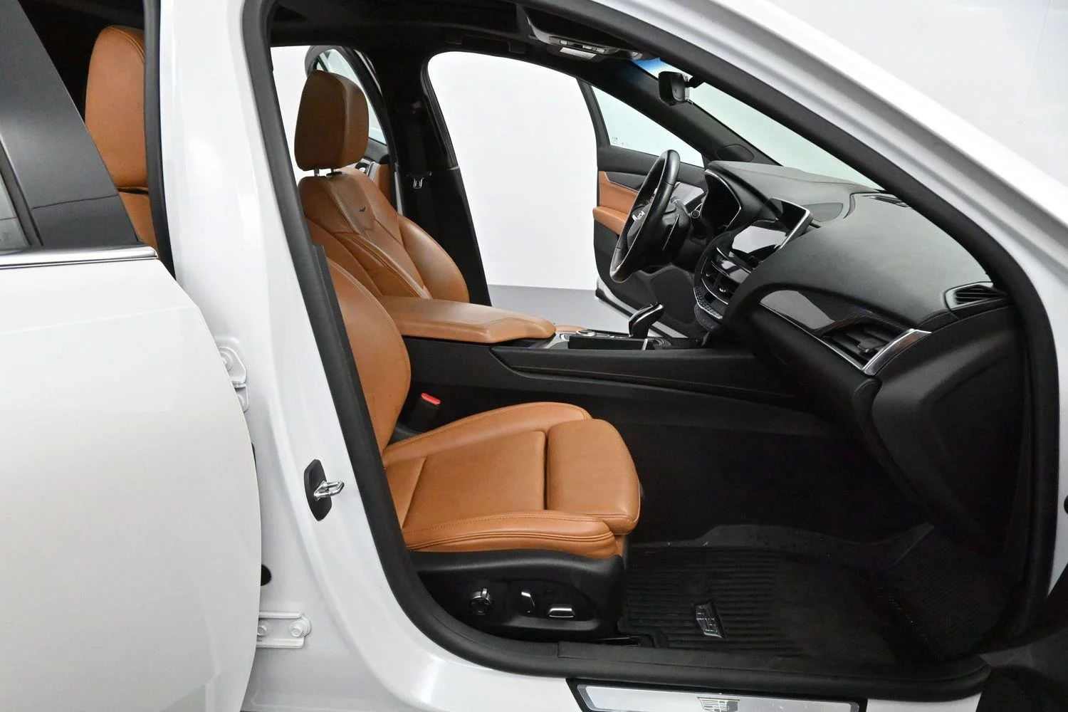 Used 2024 Crystal White Tricoat Cadillac Premium Luxury image 32