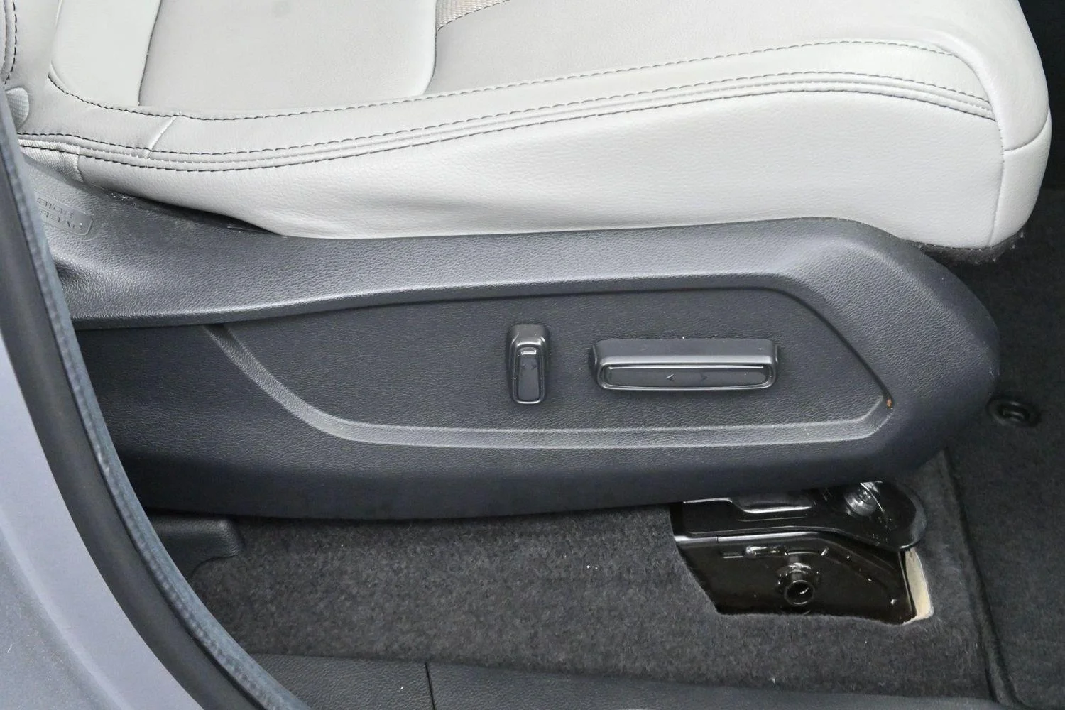 Used 2024 Lunar Silver Metallic Honda EX-L image 34