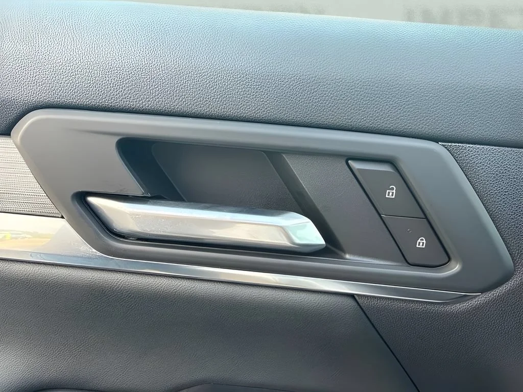 New 2027 Summit White GMC Elevation image 10