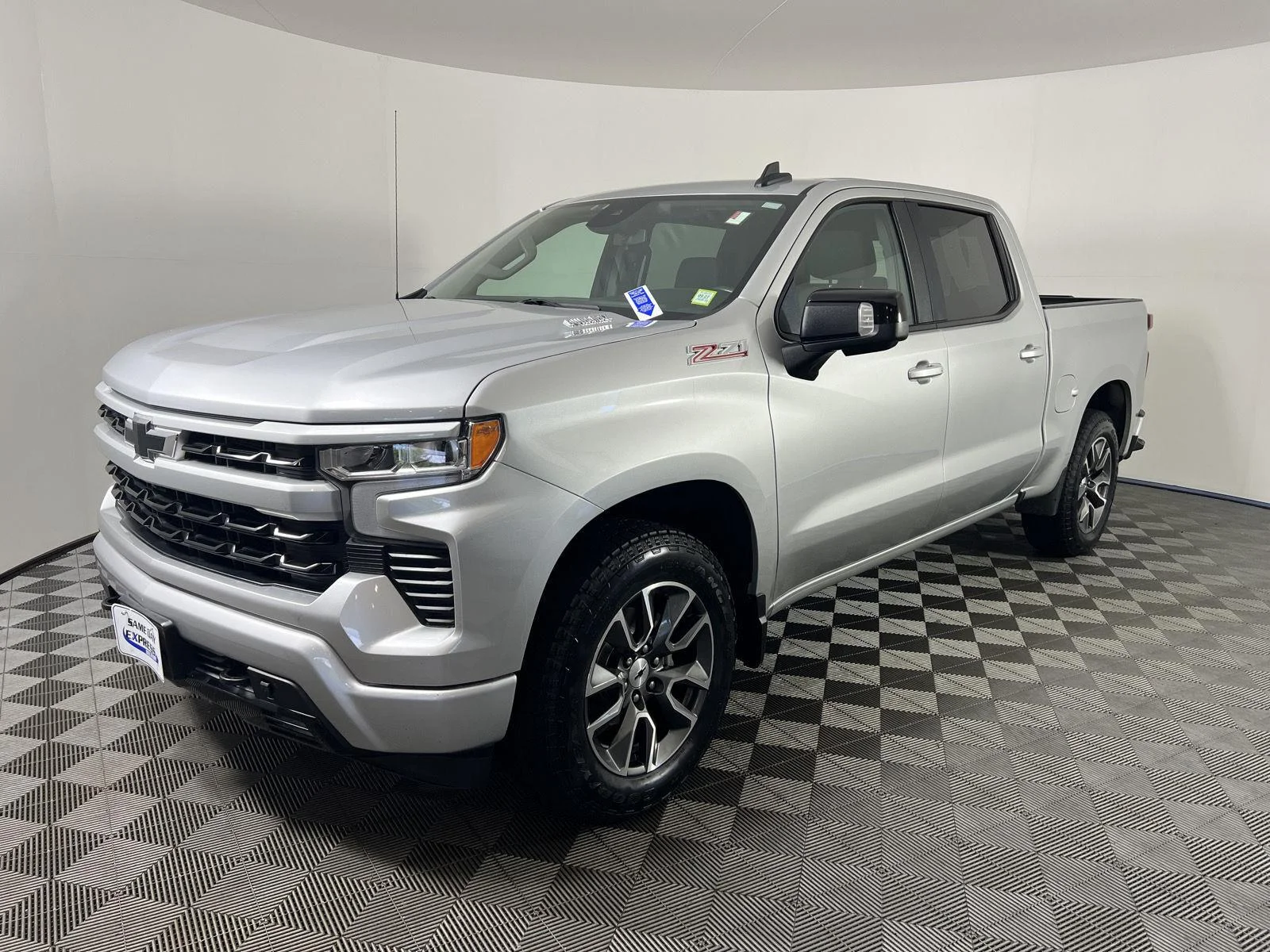 Used 2022 SILVER ICE METALLIC Chevrolet RST image 30
