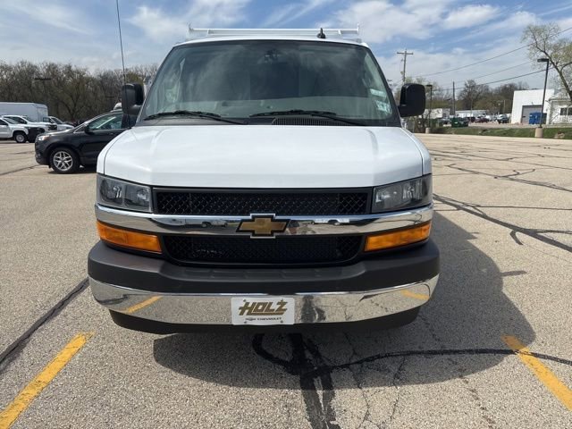 New 2025 Summit White Chevrolet 1WT image 2