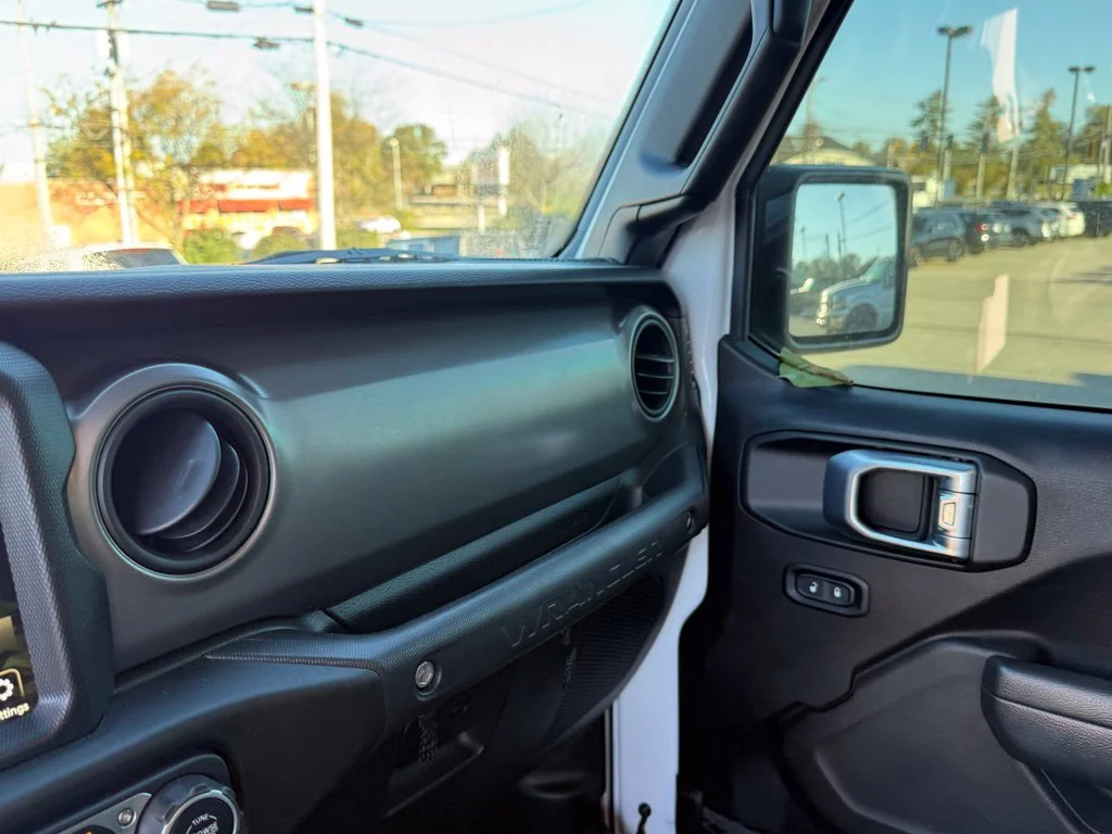 Used 2023 White Jeep Willys image 22