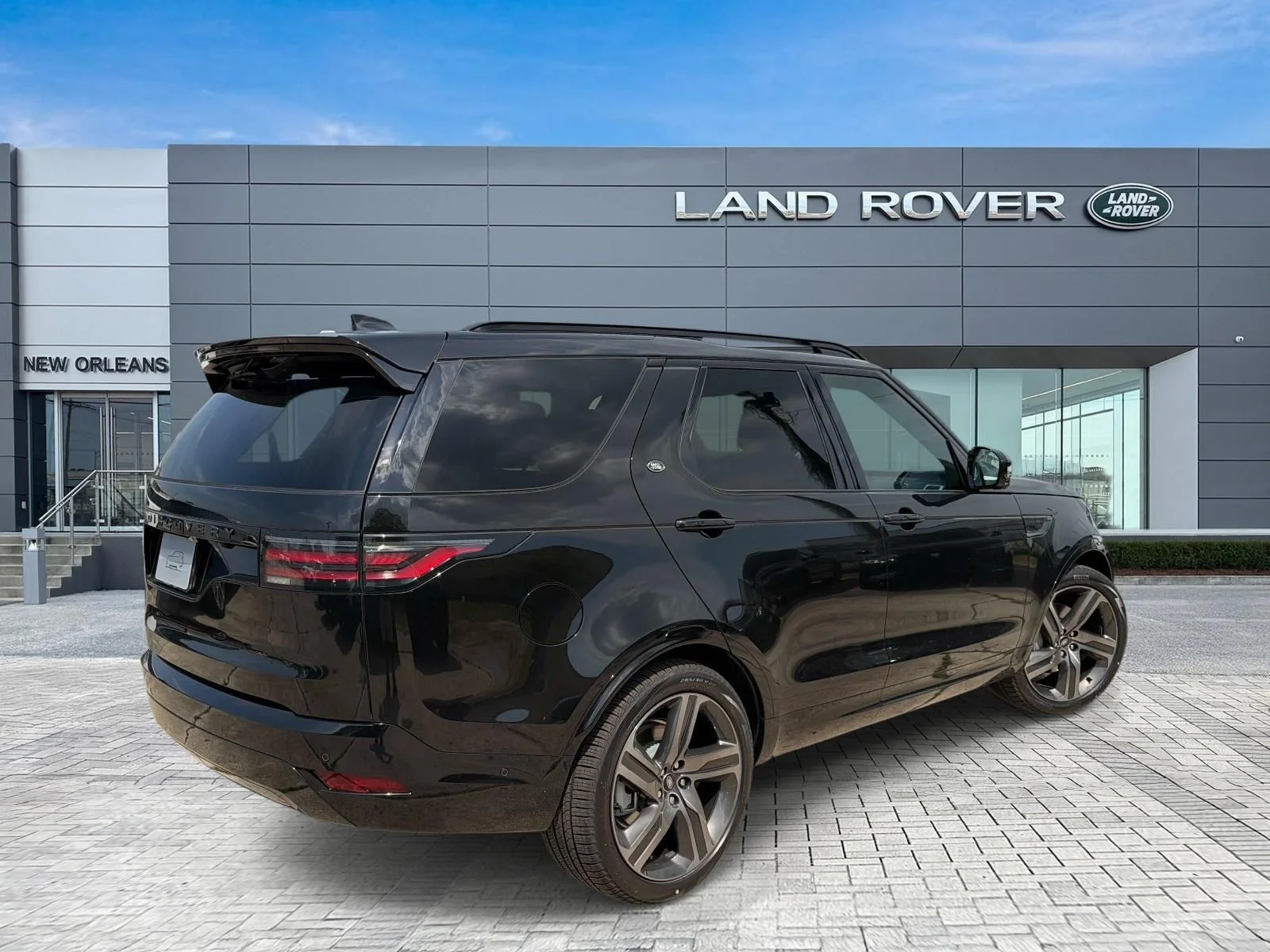 New 2026 Santorini Black Land Rover Dynamic SE image 5