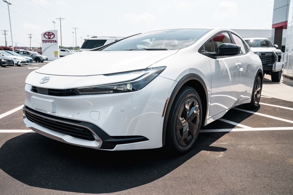 New 2026 Wind Chill Pearl Toyota SE image 3