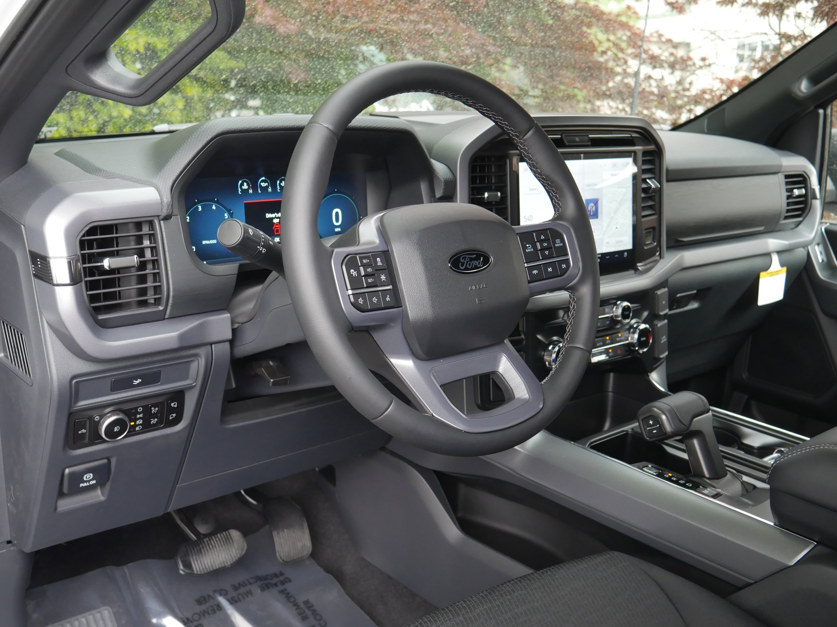 New 2026 Oxford White Ford XLT image 4
