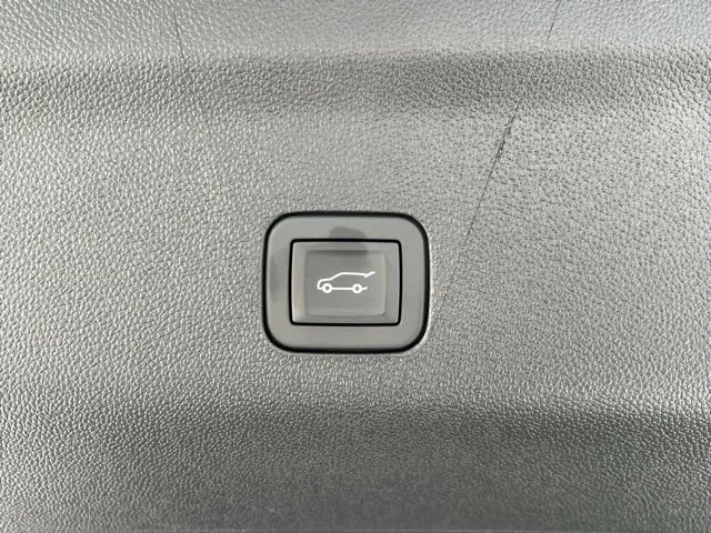 2026 GMC Yukon XL Denali - Photo 25