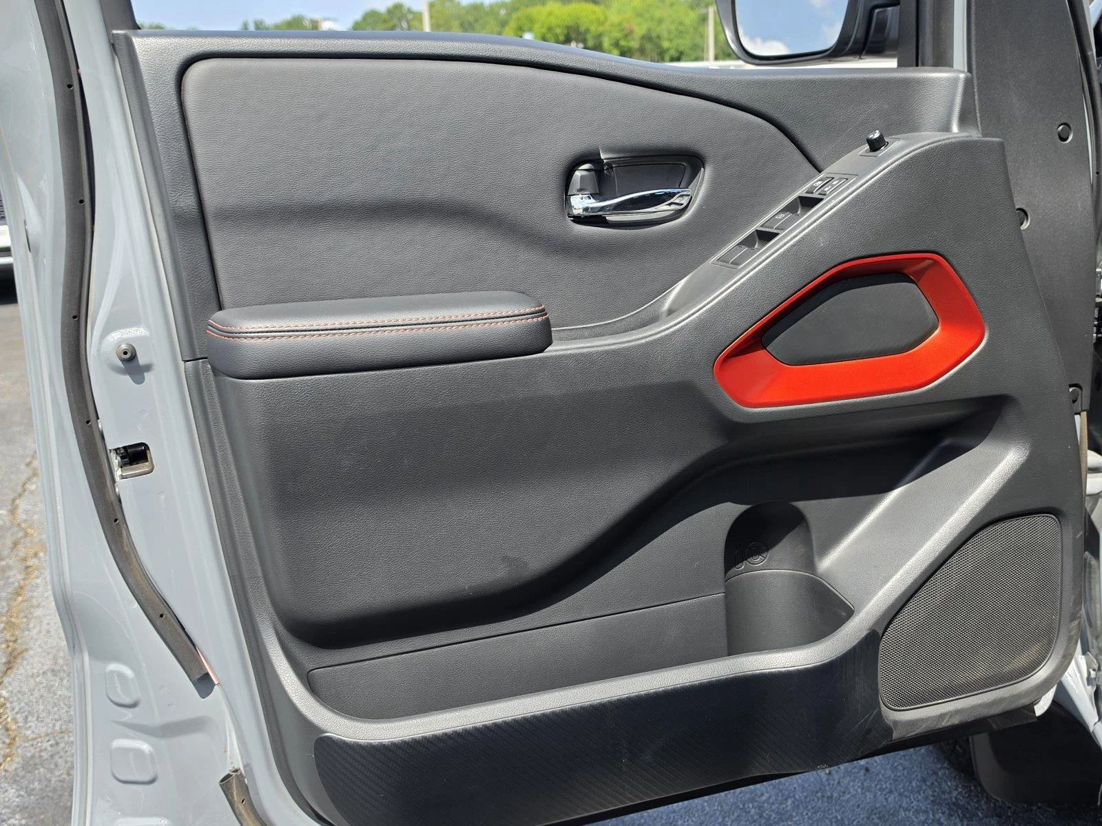 Used 2025 Boulder Gray Pearl Nissan PRO-4X image 19