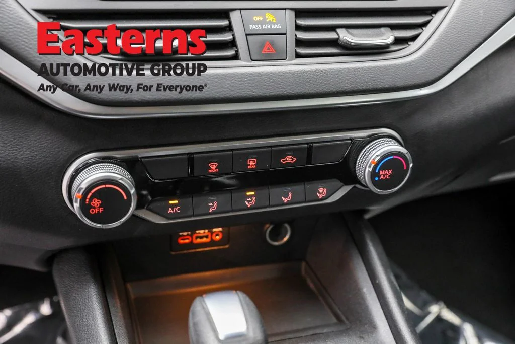 Used 2022 Silver Nissan 2.5 SV image 20