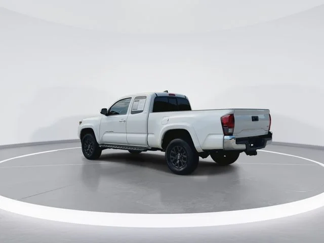 Used 2020 White Toyota SR5 image 6
