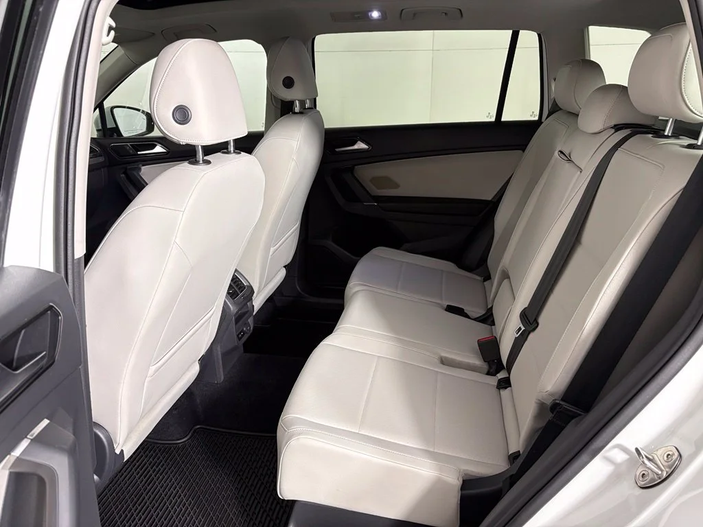 Used 2018  Volkswagen 2.0T SEL image 37