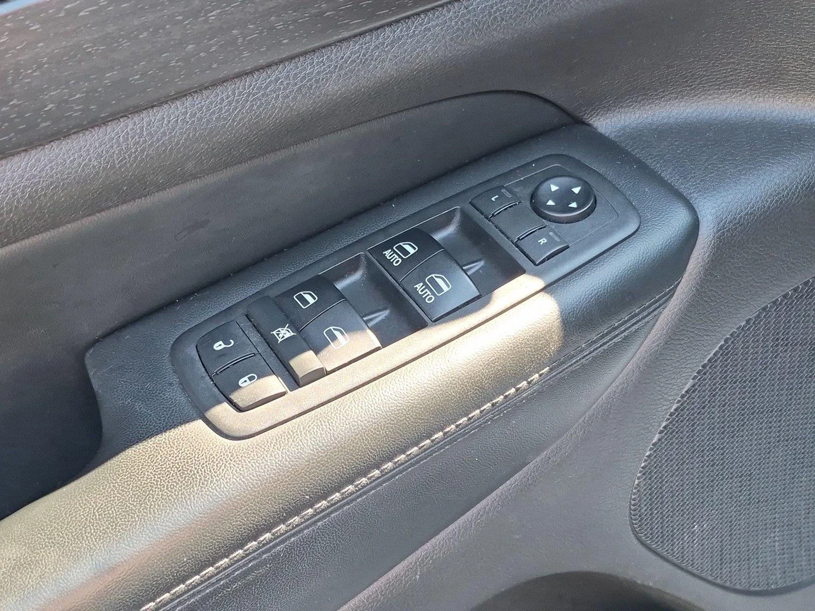 Used 2018 Bright White Clearcoat Jeep Altitude image 15