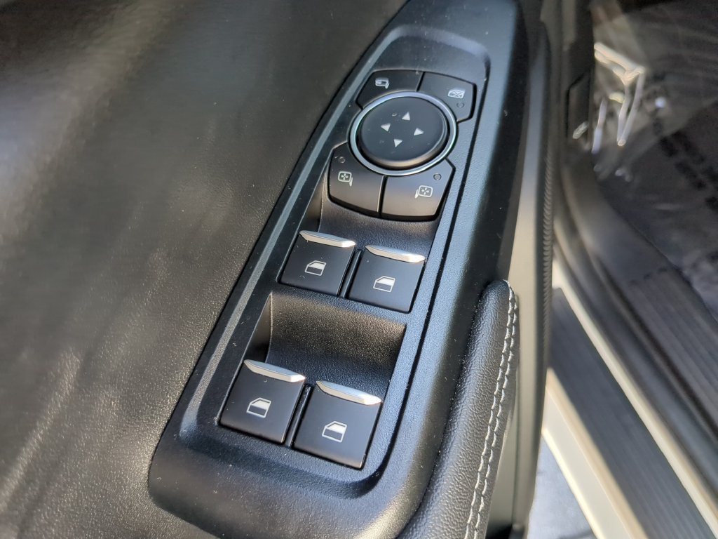 Used 2025 White Ford XLT image 18