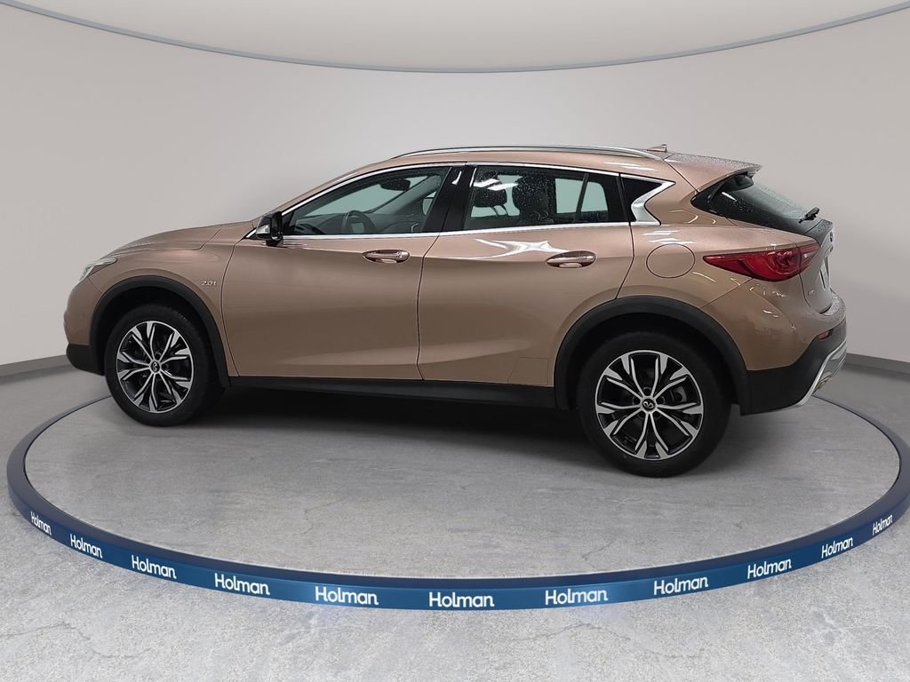 Used 2017 Liquid Copper INFINITI Premium image 9