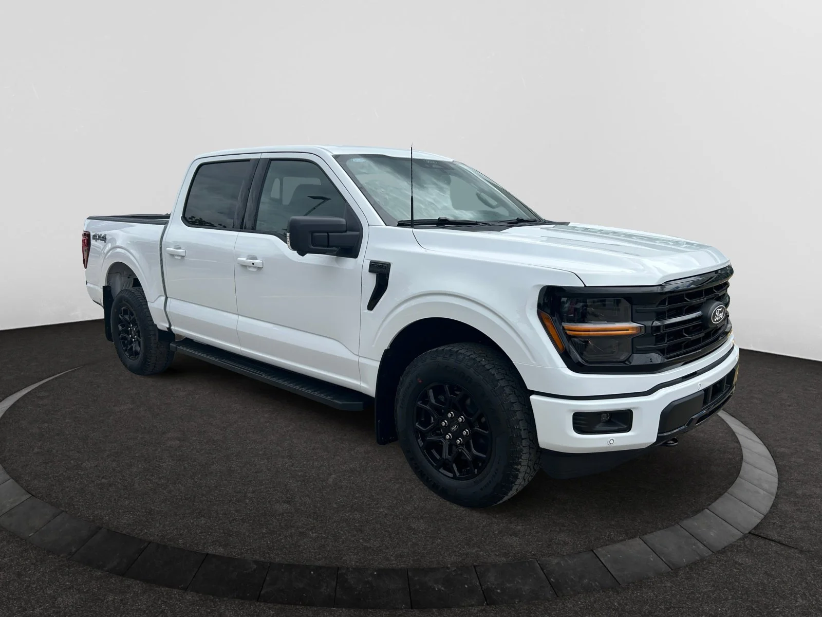 New 2026 Oxford White Ford XLT image 7