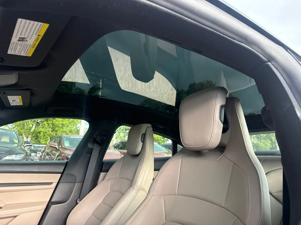Used 2024  Porsche Base image 21