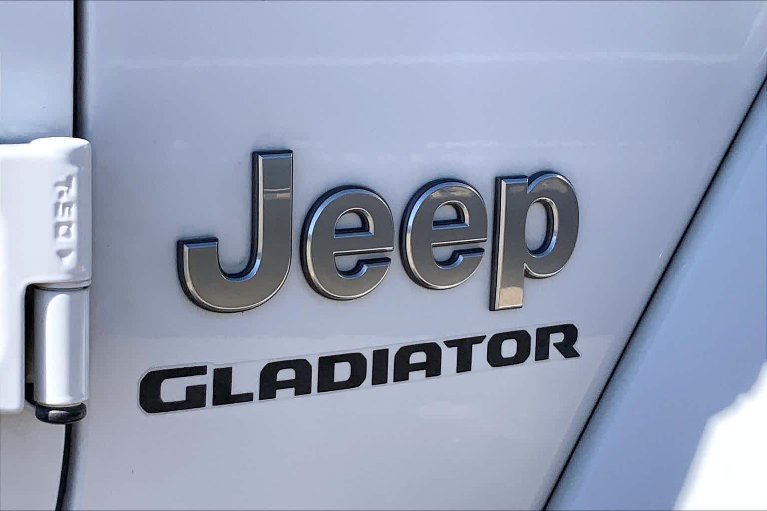 Used 2022 Bright White Clearcoat Jeep Overland image 18