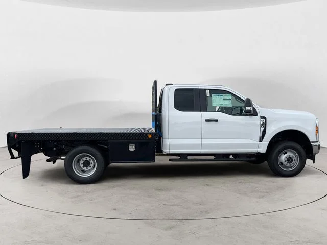 2025 Ford F-350 Super Duty Chassis Cab XL - Photo 6