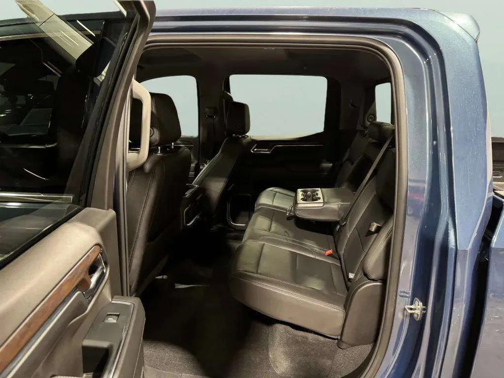 Used 2024 Downpour Metallic GMC SLT image 25
