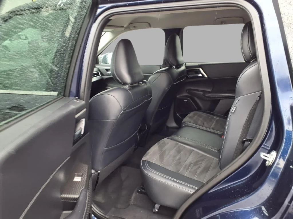 Used 2025 Black Mitsubishi  image 25
