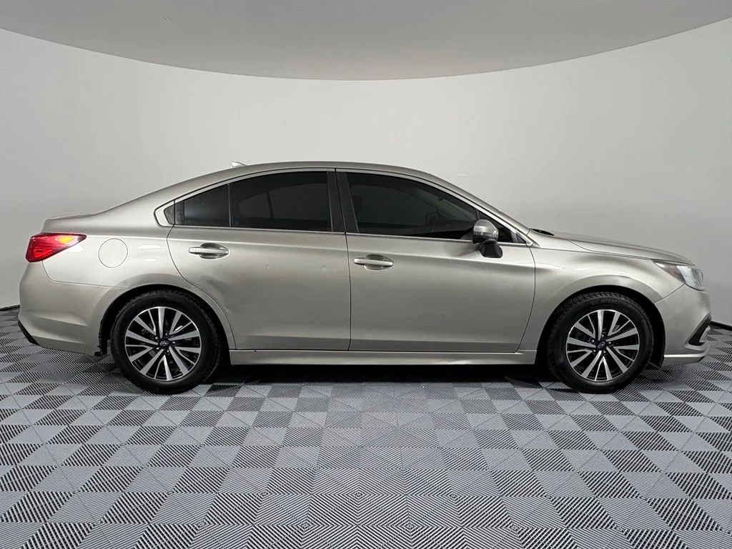 Used 2018 Gray Subaru 2.5i image 7
