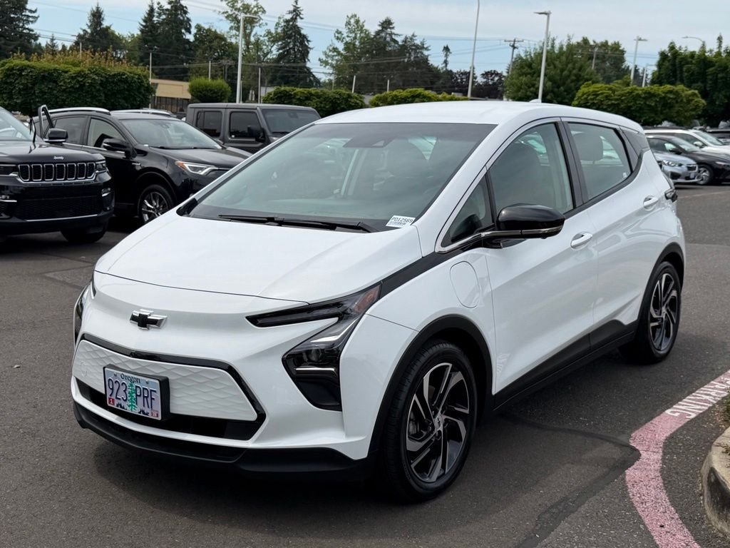 Used 2023 Summit White Chevrolet 2LT image 3