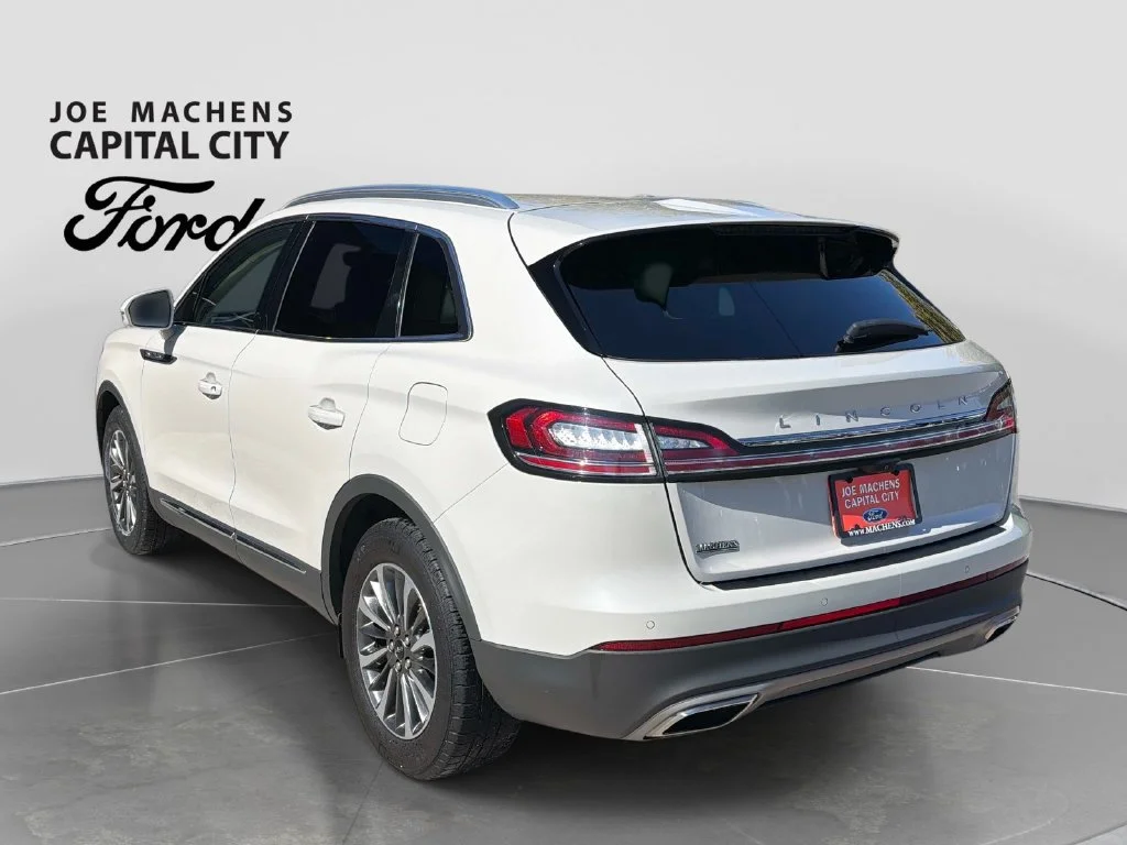 Used 2023 White Lincoln Standard image 7