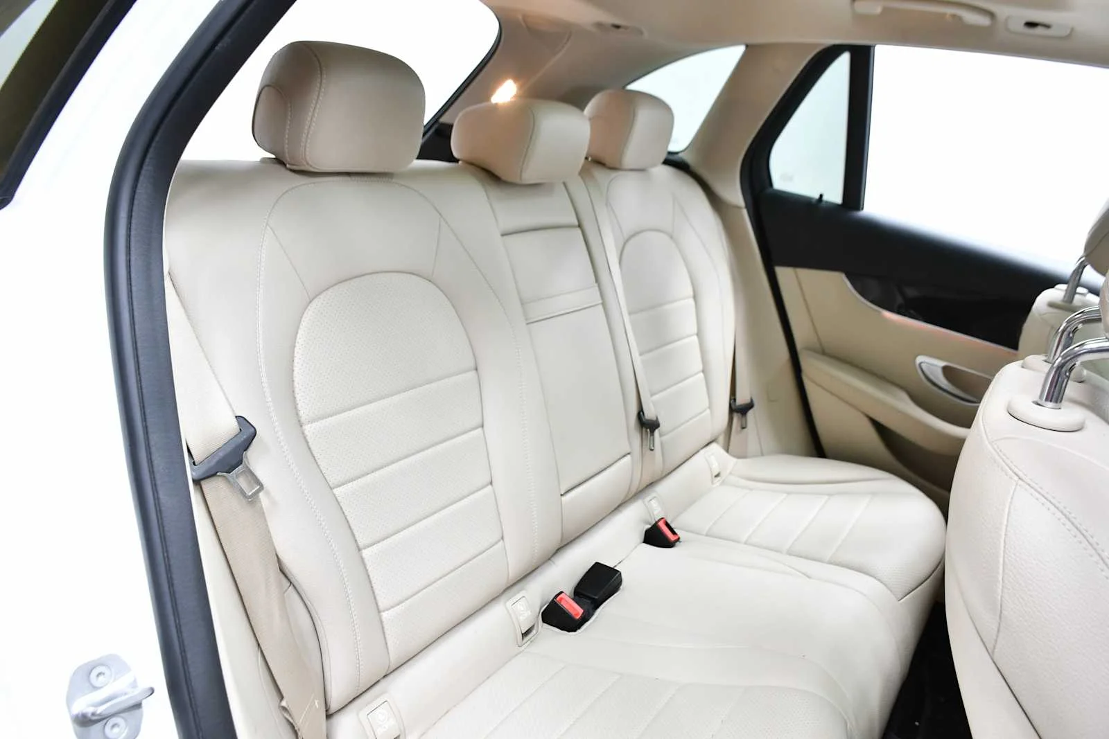 Used 2019 Polar White Mercedes-Benz GLC 300 image 23