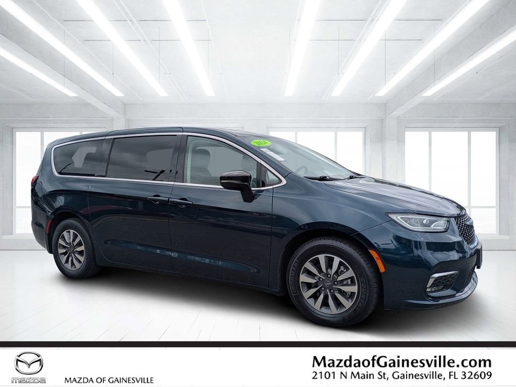 2024 Chrysler Pacifica Hybrid Select PHEV's photo