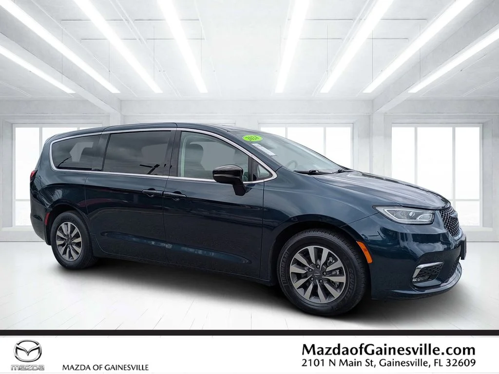 2024 Chrysler Pacifica Hybrid Select PHEV's photo