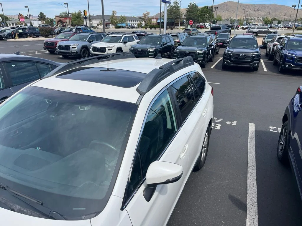 Used 2019 Crystal White Pearl Subaru 2.5i Premium image 3