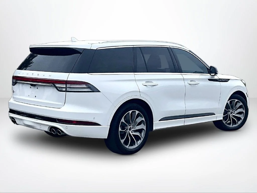 Used 2020 White Lincoln Grand Touring image 3
