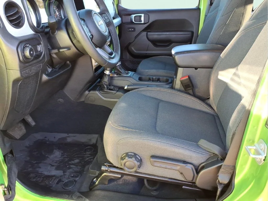 Used 2025 Green Jeep Sport S image 18