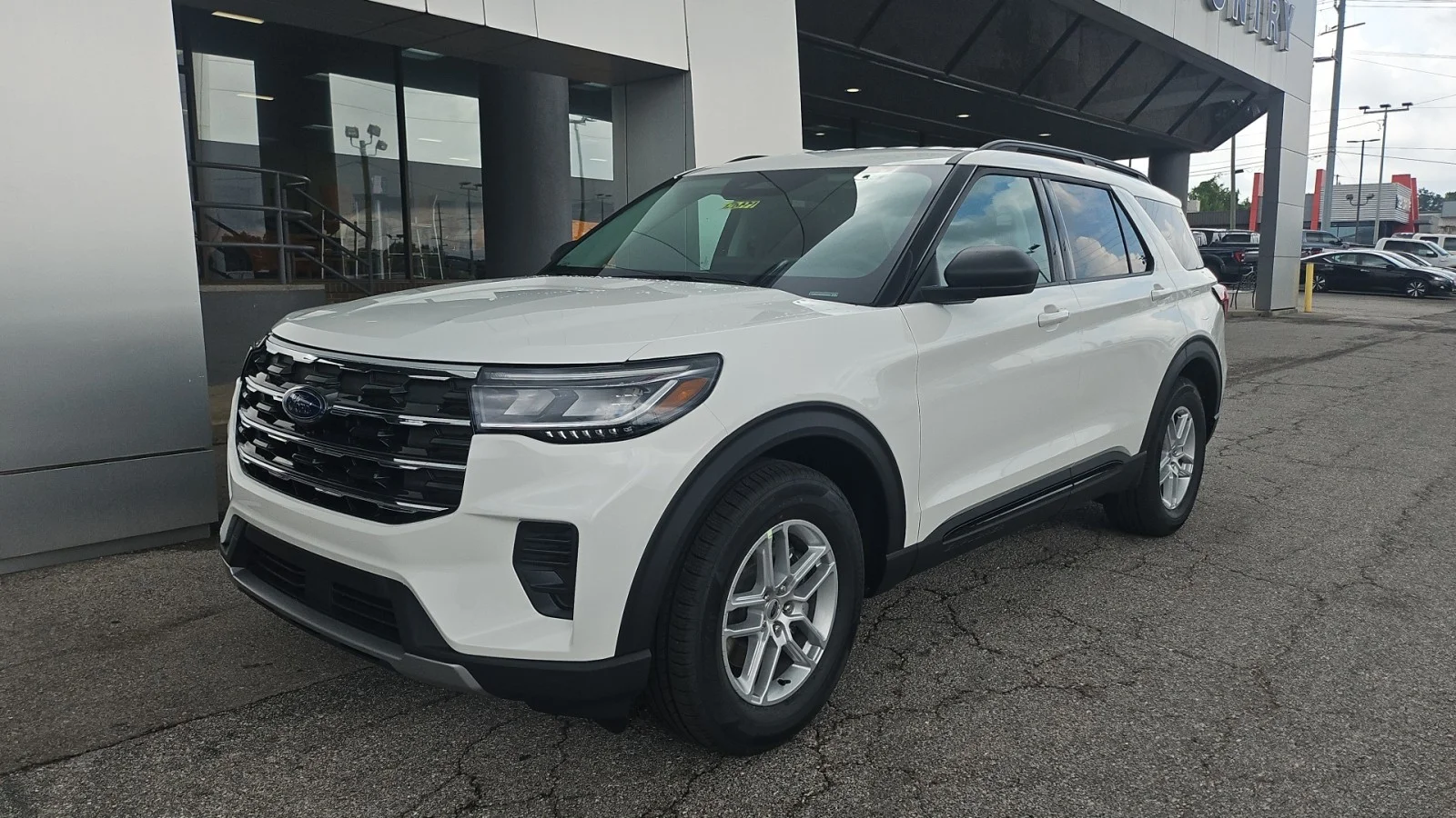 New 2026 Star White Metallic Tri-Coat Ford Active RWD image 8
