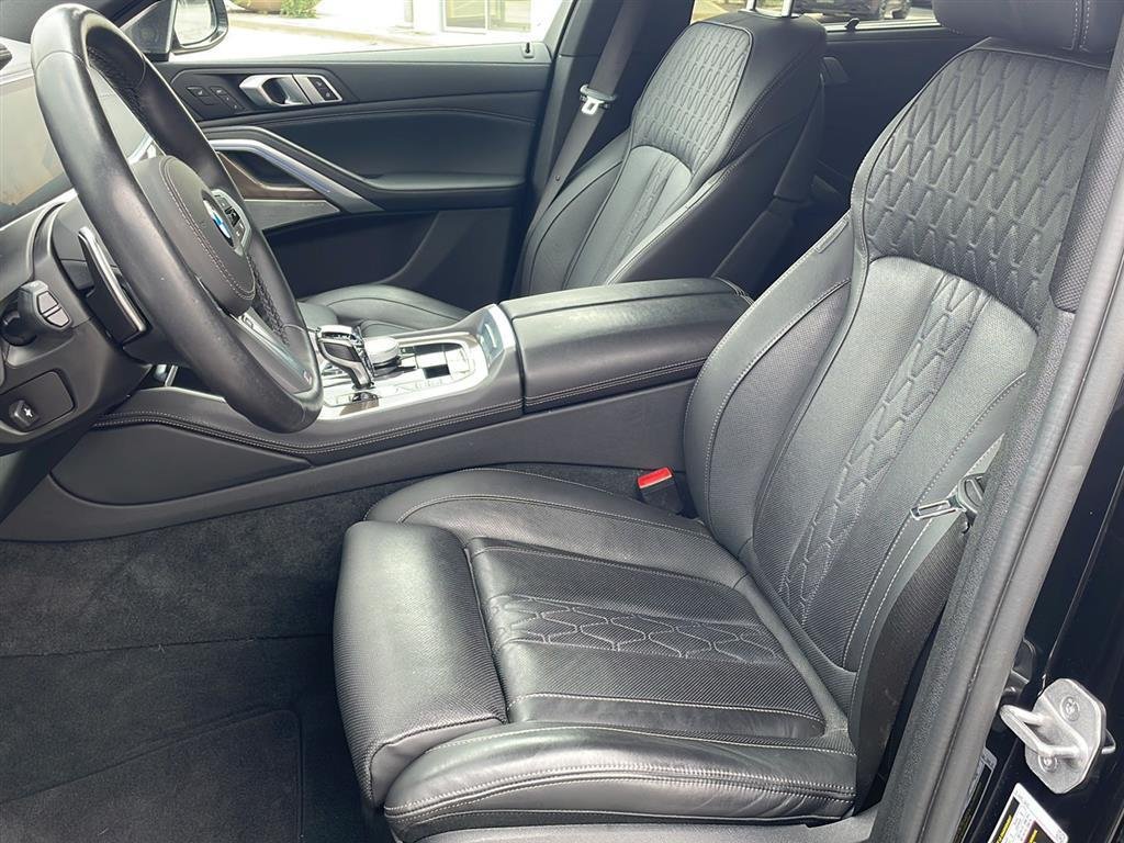 Certified Used 2023 Black Sapphire Metallic BMW M50i image 3
