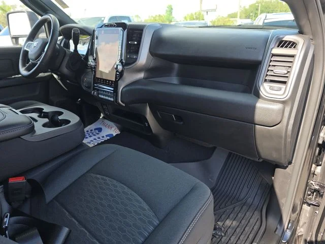New 2026 Diamond Black Crystal Pearl-Coat Exterior Paint RAM Tradesman image 11