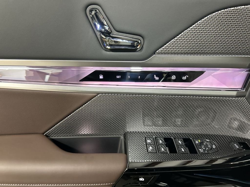 2026 BMW 7 Series 750e - Photo 11